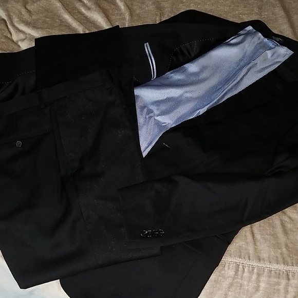 Mens 2 piece Suit - Picture 4 of 5